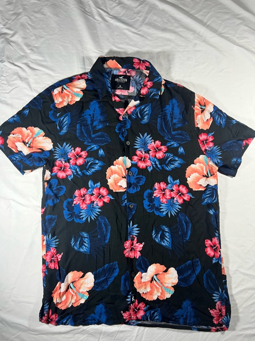 Hollister Men's Black Tropical Floral Short-Sleeve Shirt